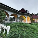 Villa Kertvarosi Csaladi Haz *