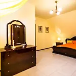 Villa Kertvarosi Csaladi Haz