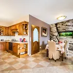 Kertvarosi Csaladi Haz Villa