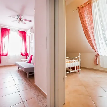 Villa Kertvarosi Csaladi Haz *