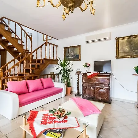 Villa Kertvarosi Csaladi Haz