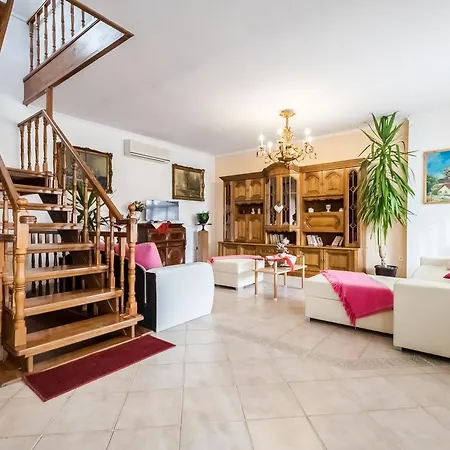 Kertvarosi Csaladi Haz Villa