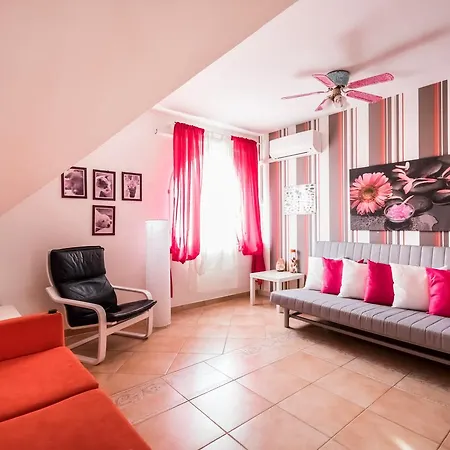 Villa Kertvarosi Csaladi Haz *