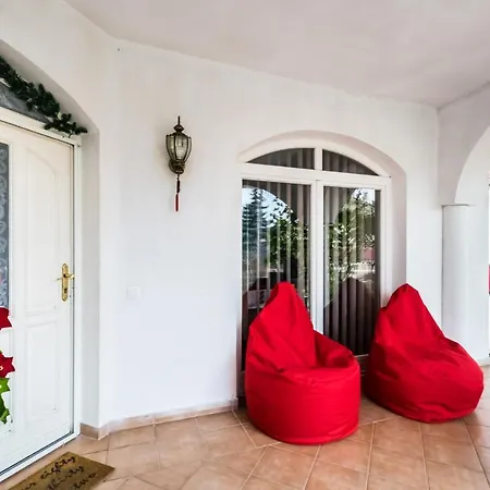 Villa Kertvarosi Csaladi Haz