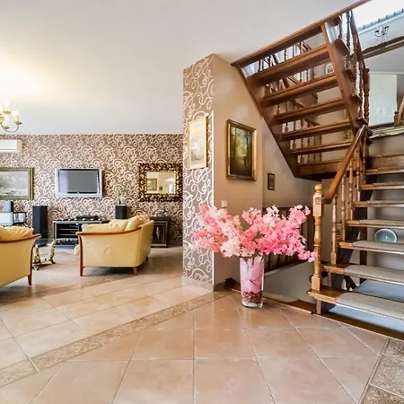 Kertvarosi Csaladi Haz