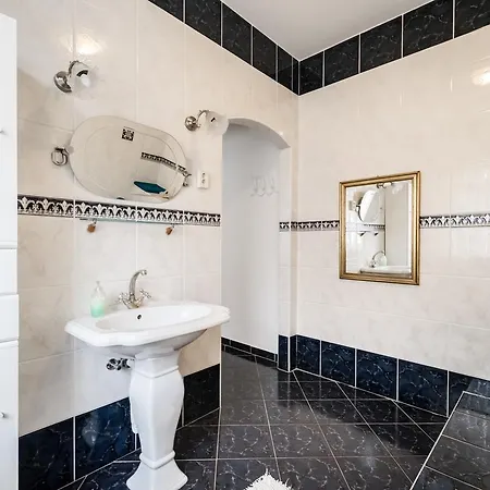 Kertvarosi Csaladi Haz Βίλα