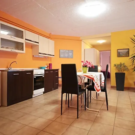 Kertvarosi Csaladi Haz Βίλα *